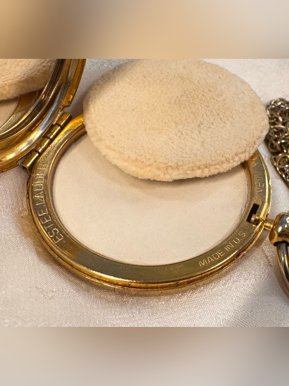 Vintage Estée Lauder 1967 Golden Tracery Powder Compact Watch & Chain - Picture 11 of 12